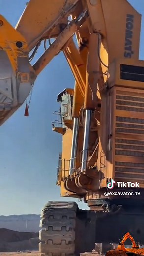 Komatsu PC8000 Excavator Operator Trends