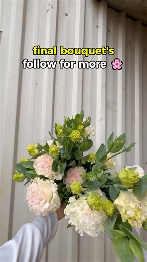 The satisfying process of building the perfect bouquet 🌸 #flowers #diy