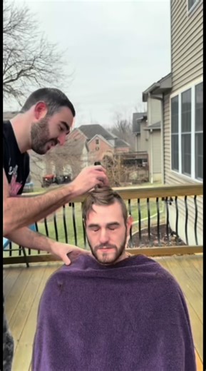 Reviving my tik tok for this amazing transformation!!!! Adding barber to my resume!!! #haircut #tothesalon #merrychristmas