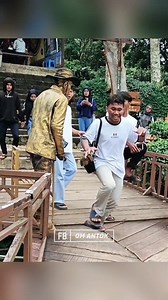 Coming soon....!! 🫵🙌 Full Video di YouTube : KENA PRANK Lokasi Prank : WISATA AGRO RENGGANIS #youtubekenaprank #funnyvideoprank #leluconpatung #prankpatunghidup #prankpatungroboh #daunsemaksemak #kenaprank #fyp #funnyvideos #funnyprank #justforfun #bushmanprank #scarecrowprank #humanstatueprank #prankmanusiapatung #funnymoments #funnyclips #reels #fbpro #prankviral #prankterbaru #vod #shortvideo #short #funnyvideoprank #lelucomterbaru #omantok | Om Antok