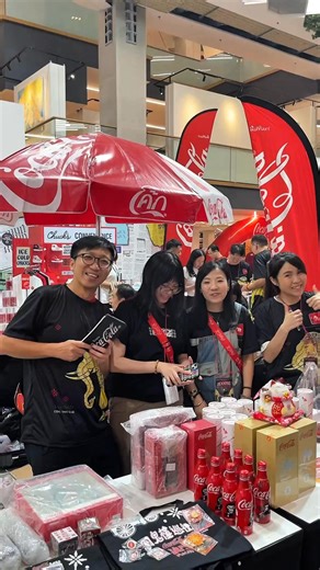 “Many thanks to the Coca-Cola collector from Macau“ 🫶🏻🩷 | Watjanarat Luangdilok