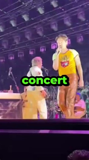 Singer fails😳 #celebrity #viral #fame #harrystyle #oliviarodrigo #fails #singer