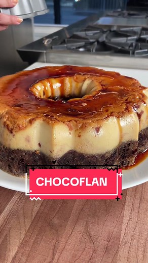 as chocoflan bakes, the layers of flan and chocolate cake *magically* switch places ✨