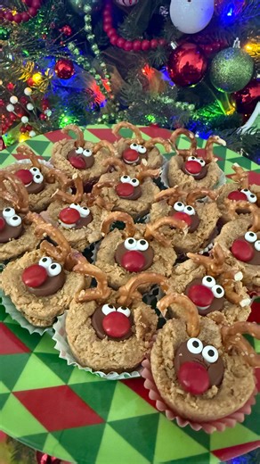Tiffany Audia - Cooking with Tiffany on Instagram: "Rudolph Cookies 1 cup peanut butter 1 egg 1 cup sugar Mix to form dough Put in mini muffin tins that’s non stick or spray if needed Bake about 13 mins or until middle looks done Use pretzels broken for antlers Red M&M for nose Eyeball sprinkles Hershey kisses When cookies done place kiss upside down then add face and antlers ** when I was decorating and I’m slow if you’re like me I did about 3 cookies before the Hershey kiss got hard again and 