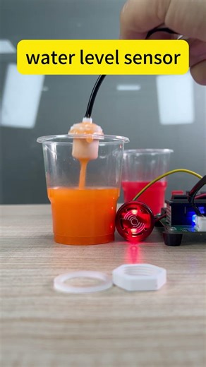 water level sensorWhen in contact with the liquid level, a signal will be emitted.