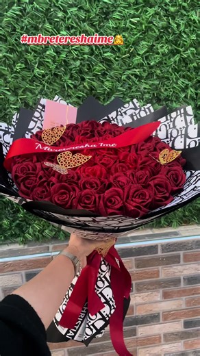 Dhurate per personin e zemres 🌹🌸🥰 Trendafila te kuq dhe cdo ngjyre tjeter Arush stich menyra me e bukur per t'i thene Te dua 🥰🌹 Dergesa ne shqiperi , kosove dhe maqedoni💌🏷️ Per porosi na kontaktoni ne inbox 💌 #tirana #flowers #dhurataperditelindje #red #universary #pervjetor #astir #buqeta #kompozime #ekuqe #red #flowerslovers #roses #dhurataunike #albania #dhuratatepersonalizuara #dhuratë #blue