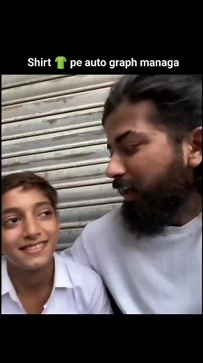Shirts pe auto graph liya #reels #uk07rider #motovlog #funnyreels #lifestyle #fyp #youtuber #vlogger #facebookreels #reels #anuragdhobal follow me more vlogs | Uk 07rider vlogs