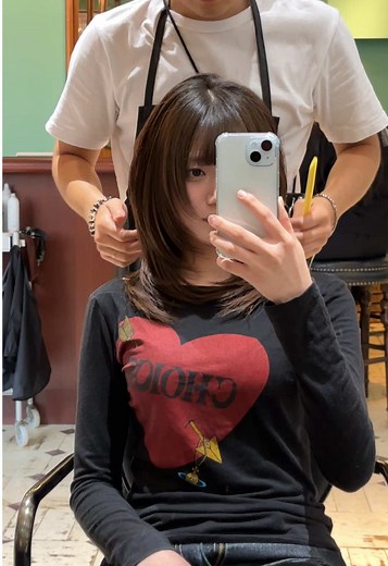 丸顔に最適なミディアムレイヤーカット