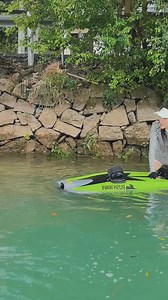 Planche de surf électrique : vivez une nouvelle expérience de glisse #surf #electrique #innovation #sport #nautique #technologie #glisse | Les piliers de comptoir