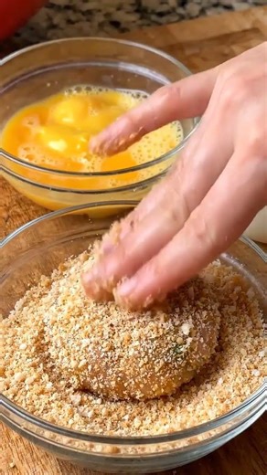 🍗🥚 Egg Stuffed Chicken Cutlet!#ChickenCutlet #EggRecipe #Foodie #EasyRecipes #ViralFood #StreetFood