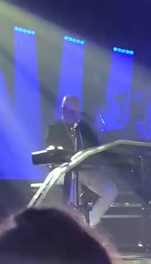 7.1K views · 200 reactions | Hier soir Pascal Obispo était à La Seine Musicale . Il y a interprété son titre "Lucie" Retour sur ce moment musical.  Delphine | Fan de concerts | Facebook