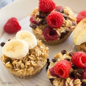 {new} I am totally, completely obsessed with baked oatmeal. These 4 INGREDIENT Baked Oatmeal Cups are so simple, easy to customize and freezer-friendly. RECIPE: http://www.thereciperebel.com/easy-4-ingredient-baked-oatmeal-cups/ Created in partnership with Burnbrae Farms #EGGCreations | The Recipe Rebel