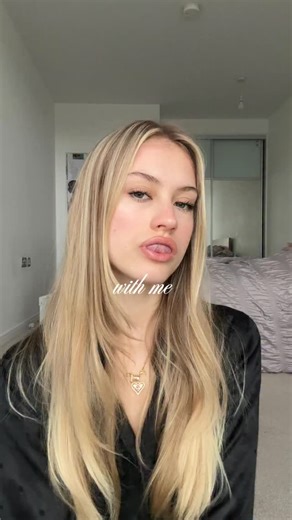 Gloria Lipińska on Instagram: "morning 🍸 products used @skin1004official poremizing ampule @glowrecipe plum plump @hudabeauty easy bake setting spray + powder @elfcosmeticsuk camo concealer @yslbeauty lash latex mascara @uklash eyebrow gel @sacheubeauty blush @chanel.beauty coco flush BOY #grwm #naturalmakeup #nomakeupmakeup #morningroutine w"