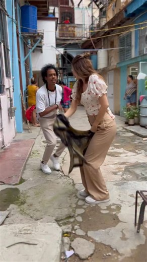 💃 Rumba Guaguancó Level 1 Bootcamp – Start from scratch! 🕺 Do you want to learn Rumba Guaguancó from zero? This bootcamp is for you. Without Rumba your Timba won’t have that explosive, playful, and Cuban vibe that makes the dance floor come alive.🤩 In this bootcamp: * Learn the essential Guaguancó steps and how to move with confidence and style. * Connect your body to the music, mastering hips, shoulders, and arms to dance authentically. * Immerse yourself in Afro-Cuban culture and the histor