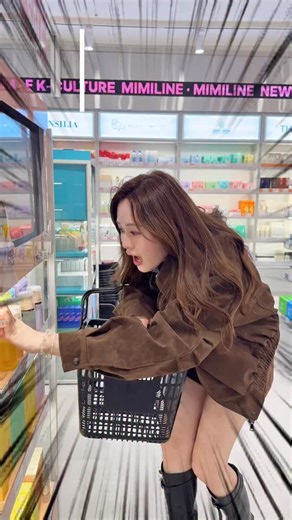 🇰🇷明洞必逛大型平價批發商場📍MIMILINE🛒 開到夜晚11點!! 明星同款直接抄功課📚 📍Mimiline (Myeongdong branch) 미미라인 명동점 南韓 Seoul, Jung District, Toegye-ro, 123 하이해리엇 빌딩 2,3,4층 💬照舊下面隨機留言揀兩個送AOU唇膏 06&09號色🫧 | Ding Ding