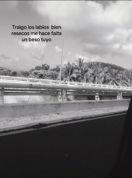 El deseo de un beso: labios resecos y anhelos