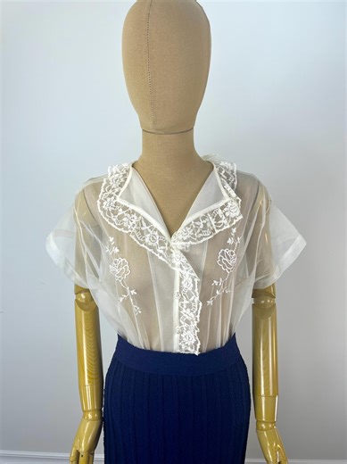 Vintage 1950s White Sheer Blouse With Floral Embroidery and Lace Collar - Etsy Australia