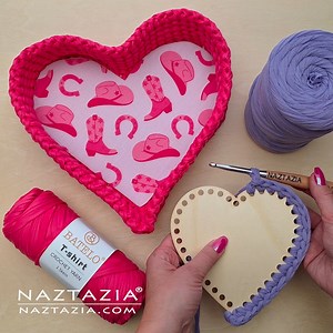 How cute is this crochet heart basket? | Naztazia