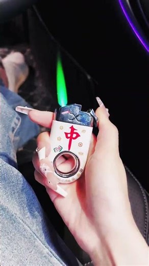 Fingertip inverted rotating gyroscope mahjong windproof lighter