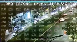 Momento exacto donde el metro de la linea 12 de la CDMX cae dejando hasta el momento 24 muertos. | NotiGAPE