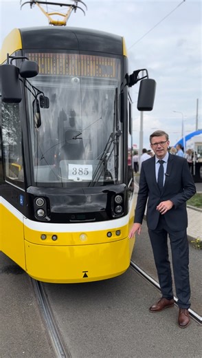 První autonomní tramvaj v testovacím provozu v Plzni! 🚉 Nová technologie jako cesta k moderní a bezpečné dopravě. Tak přesně tímto směrem se vydaly Západočeská univerzita v Plzni, České vysoké učení technické v Praze a soukromé české firmy - Škoda Group, INTENS Corporation a CEDA Maps. 👏🏼 Společně vyvinuly kamerový a LiDAR systém, který je schopen detekovat překážku a zajistit samočinné brždění tramvaje. A právě dnes projekt DIDYMOS představili na testovacím polygonu v Plzni. 👍🏼 Zároveň se 