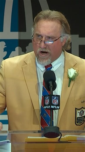 Kevin Greene honored veterans, first responders and service members during his Class of 2016 Hall of Fame enshrinement speech. | Pro Football Hall of Fame