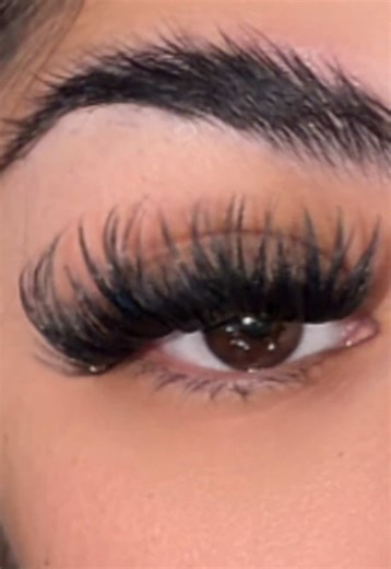 Essential Guide to Cluster Lash Application