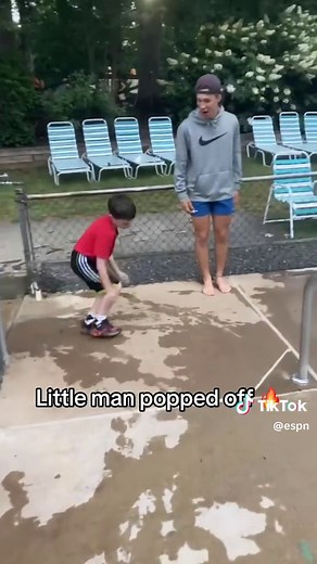 He hit that 😂🙌 (via @Drew🧌) #griddy #dance #summer #clean