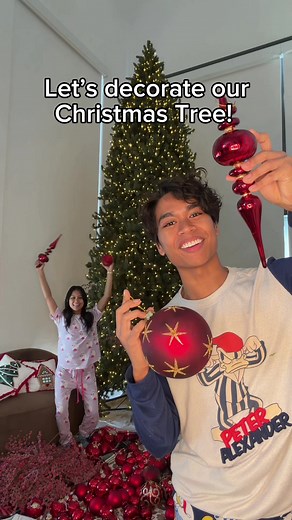How to Decorate a 15ft Christmas Tree
