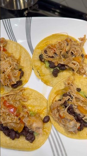 Crockpot salsa chicken.The best weeknight meal prep. Use it for tacos, burritos, bowls or enchiladas
