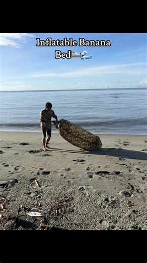 Inflatable Banana Bed: Perfect for Beach Relaxation