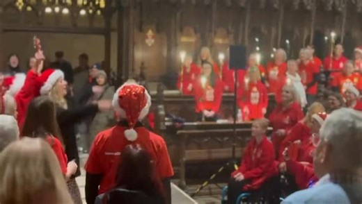 ✨ What a day of festive singing! ✨ Today we had not one but two wonderful gigs — first at the Grimsby Festival of Christmas, and then over to the beautiful Ripon Cathedral Christmas Fair. We had an absolute blast spreading Christmas cheer, and as you’ll see in the video, the audience were up on their feet dancing and singing along with us! 💃🕺✨ There’s nothing quite like that magical moment when everyone joins in and the whole place fills with festive joy. Thank you to everyone who came, suppor