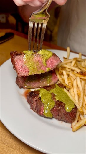 3 COURSE STEAK DINNER FOR $30 🥩 If you’re looking for a super affordable but nice date night for this Valentines Day, this is the spot to go to! @lebeefsteakfrites has a full dinner with canapés, artisan salad, and 50-day wet aged prime steak for $30 - you have to add on their homemade chocolate mousse though ❤️ 📍 Le Beef | 7401 Lone Star Dr B100, Plano, TX 75024 #dallasfood #datenight #steak #dallasrestaurants #dallas | Eat in Dallas