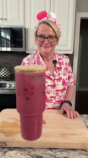 Pom-Cherry Glow: Hydrating Juice with Collagen