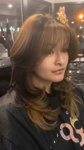 Gaby ✂️ on Instagram: "End of the year enhancements ✨ color Block touch up & a modernized girly wolf cut 👛 she’s just a girl 🤷‍♀️🫶🏼 results of reel ✨ #endoftheyearchange #wolfcut #colorblock"