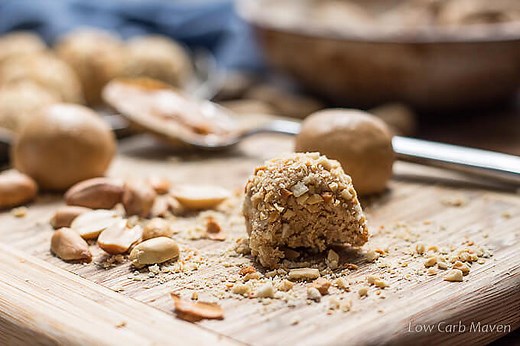 Low Carb Peanut Butter Balls (Protein Balls)