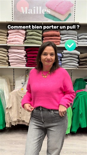 554K views · 1K reactions | Comment porter un pull avec style ? On vous montre LA façon de le porter correctement.  Pull CACHE CACHE : https://www.vibs.com/pull-oversize-manches-longues-rose-femme-36125355851135657.html Jean CACHE CACHE : https://www.vibs.com/jeans-droit-taille-haute-denim-gris-femme-36125321210100209.html | Vib's | Facebook