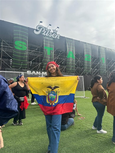 Fan ecuatoriana sigue a DUAL desde Ecuador hasta Perú: encuentro en Lima