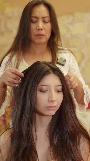 Nelly's ASMR scalp massage & hair brushing wt soft whispering triggers 💆‍♀️ #asmr #asmrtiktoks #asmrhair #asmrmassage #asmrtriggers #asmrwhisper #ecuadorlive #whispering