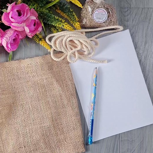 Let’s turn jute fabric into a charming heart-shaped lavender sachet that smells like a dream! 💖🌿✨ You won’t believe how cute and rustic it looks! 😍🧵 #DIYDecor #CraftLovers #HomeStyle #LavenderLove #CreativeHands | Yeliz Craft