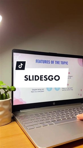 Dì Addio alle Presentazioni Noiose con Slidesgo