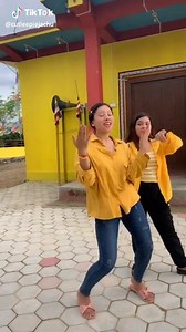 Nepali geet Vs Bhojpuri geet 😂😂 | musical.ly NEPAL