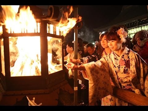 八坂神社で「おけら詣り」