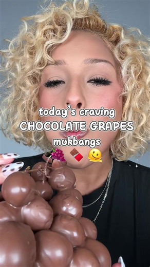 Chocolate covered grapes mukbangs 🍇 🍫 #chocolate #grapes #crunchy #mukbang #asmr