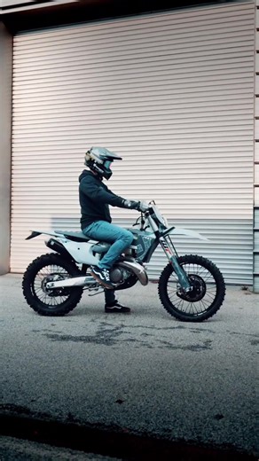 This is not just noise - it is precision in motion. The TE 300 Pro delivers that rich 2-stroke sound - controlled, powerful, and impossible to ignore. #Husqvarna #RideHusqvarna #GoRide #Enduro #TE300