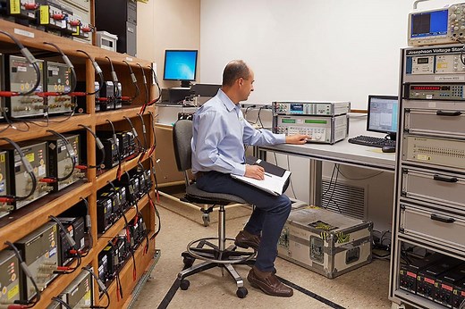 8588A Reference Multimeter