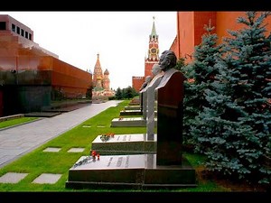 Москва. Некрополь у Кремлёвской стены. Moscow. Necropolis at the Kremlin wall.