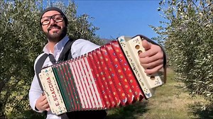 102K views · 4K reactions | La stracciatella (polka) NICOLA SCACCHIA campione mondiale di organetto. Per spettacoli tel +39 3804133920. | Enzo Scacchia | Facebook