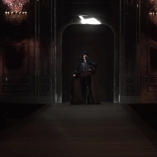 Karlie Kloss on the Dior Runway: Fashion Model Showcase