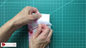 This is the seventh block in the Mysteries Down Under quilt. The video demonstrates how to make this block using a foundation paper piecing technique with freezer paper. Full details: https://mypatchwork.wordpress.com/2018/09/13/block-7-hearts-quilt-block-mysteries-down-under-quilt | TeresaDownUnder